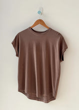 Load image into Gallery viewer, Ease Tee in Chocolate